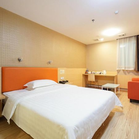 גואנגג'ואו Jia Mei Xin Holiday Hotel Baiyun Airport Branch מראה חיצוני תמונה