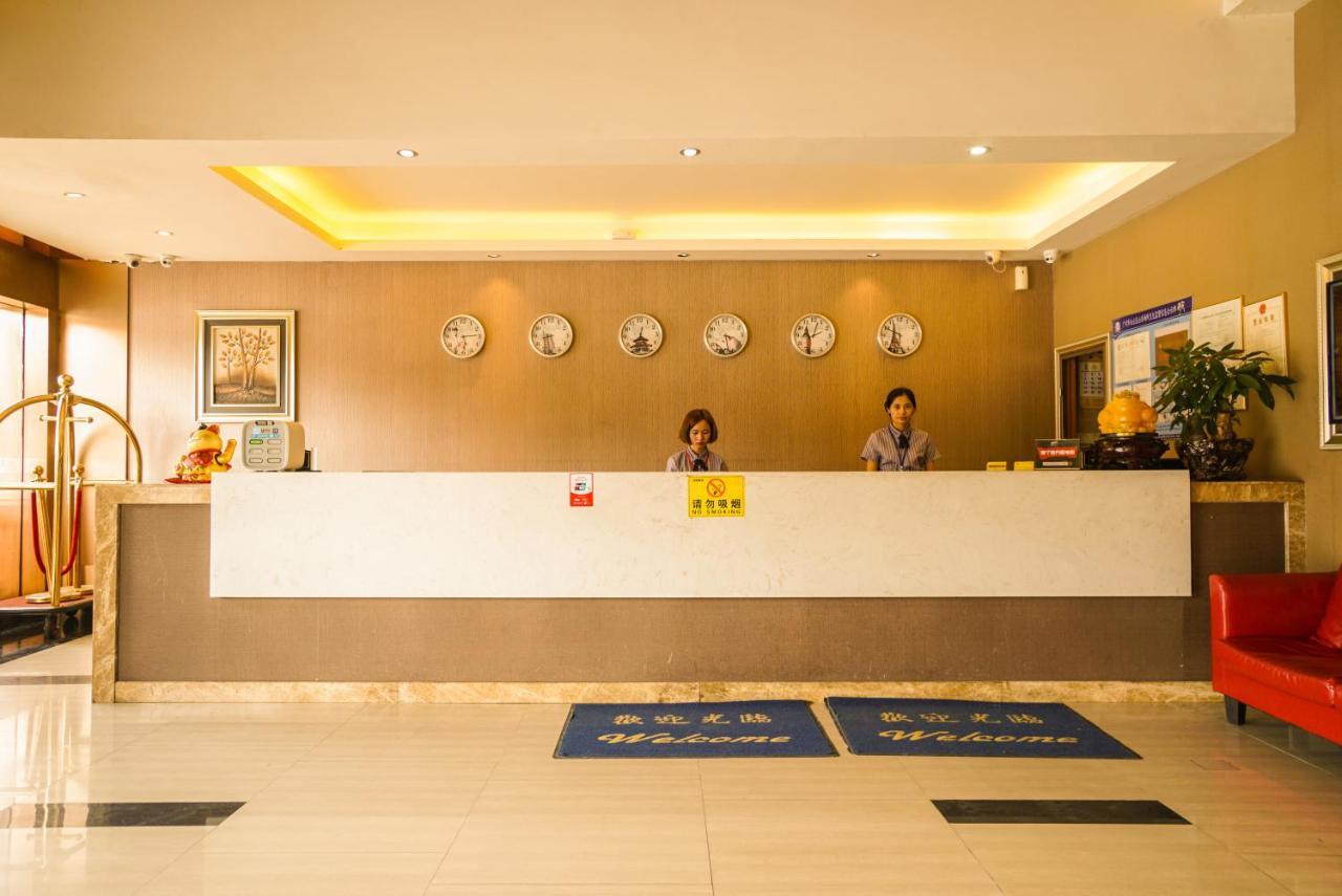 גואנגג'ואו Jia Mei Xin Holiday Hotel Baiyun Airport Branch מראה חיצוני תמונה