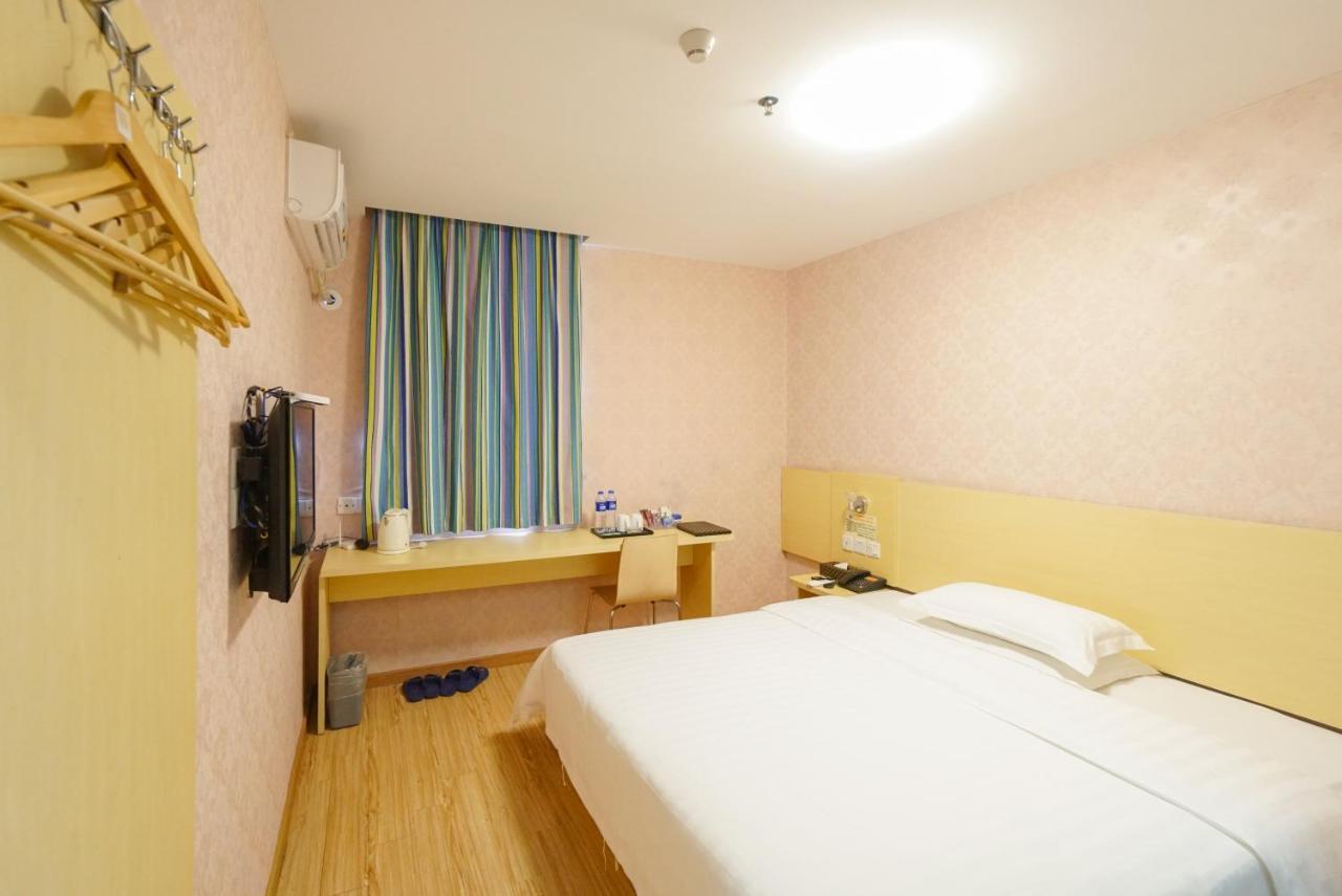 גואנגג'ואו Jia Mei Xin Holiday Hotel Baiyun Airport Branch מראה חיצוני תמונה