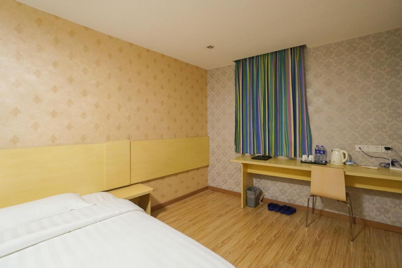 גואנגג'ואו Jia Mei Xin Holiday Hotel Baiyun Airport Branch מראה חיצוני תמונה